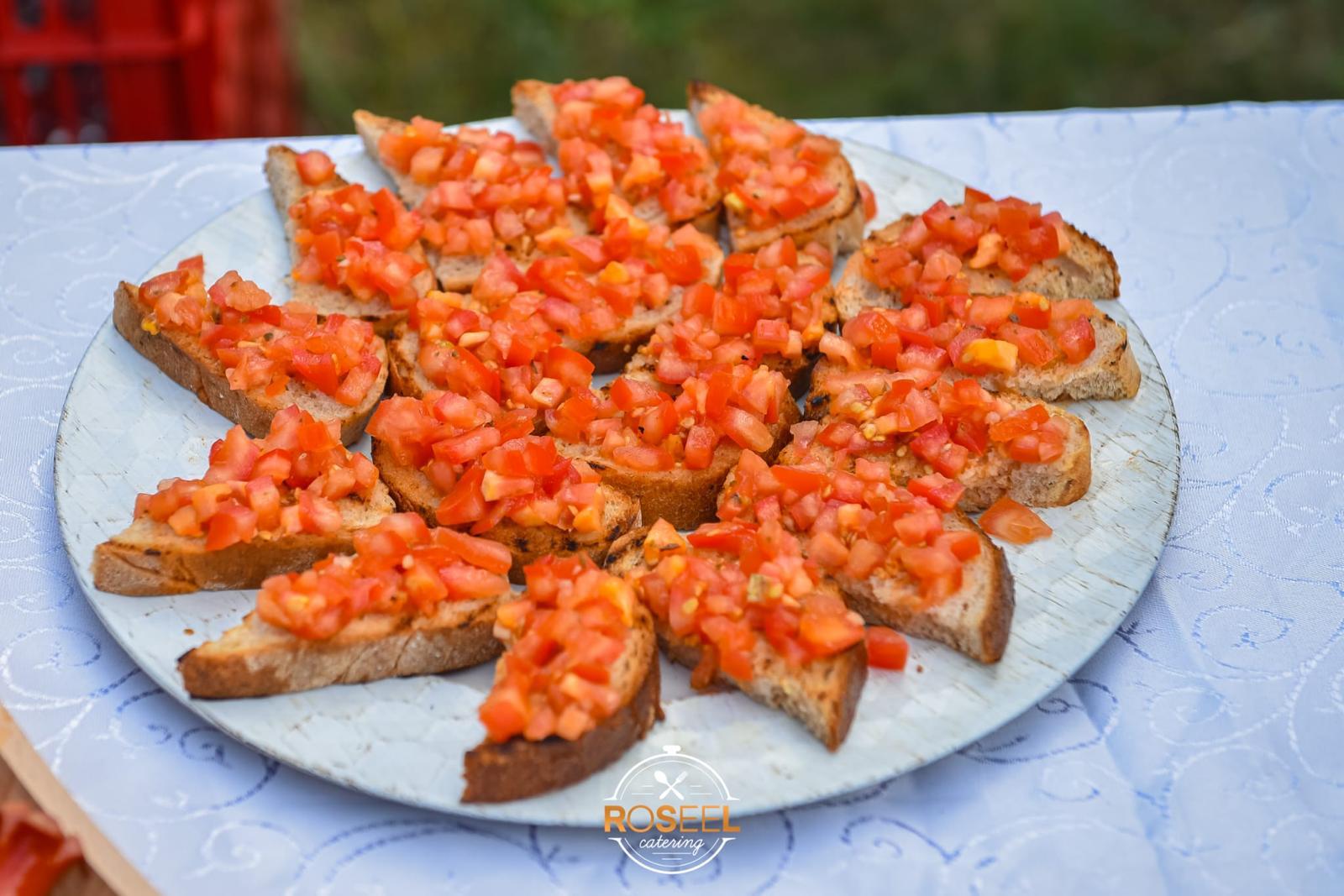 Bufet suedez Roseel Catering, bruschete cu roșii