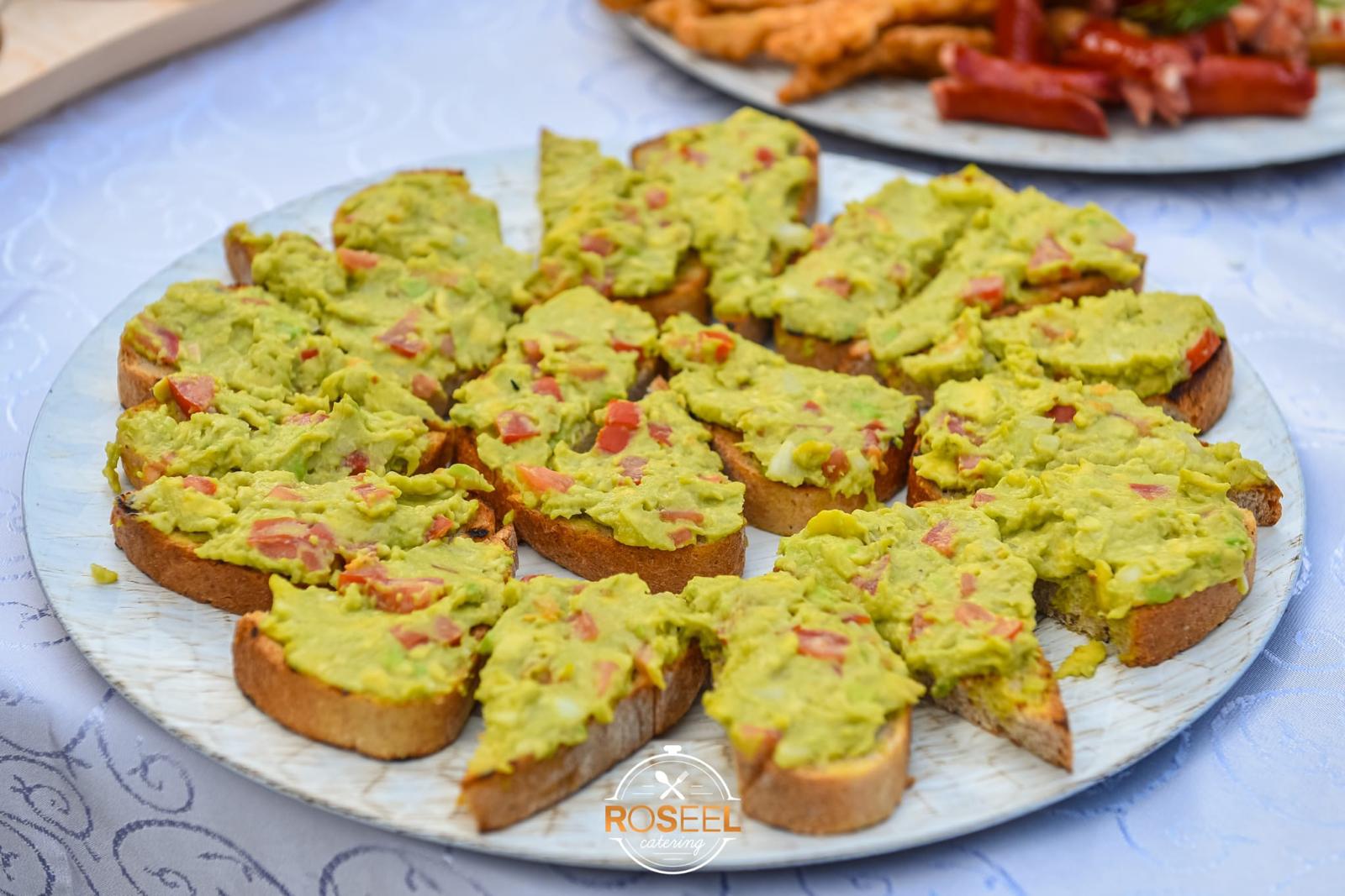 Bufet suedez Roseel Catering, bruschete cu avocado