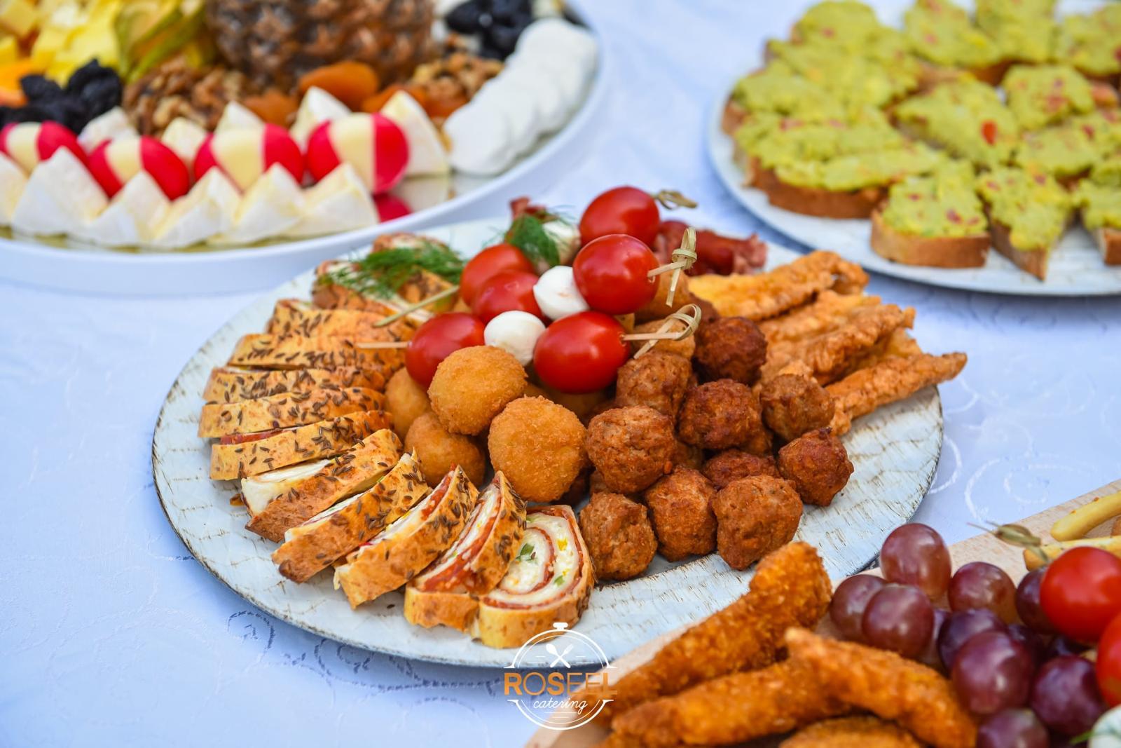 Bufet suedez Roseel Catering, ruladă și chifteluțe